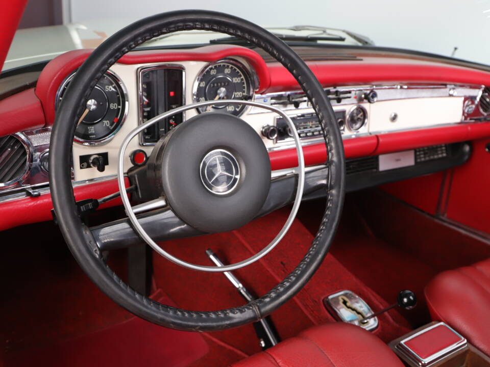 Image 12/32 of Mercedes-Benz 280 SL (1970)