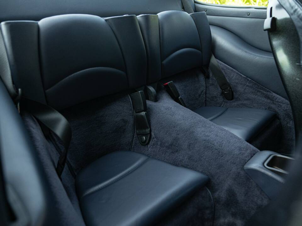Immagine 26/50 di Porsche 911 Carrera 4S (1996)