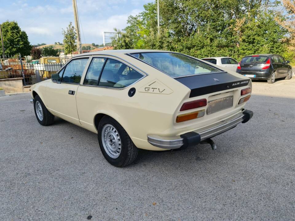 Afbeelding 7/35 van Alfa Romeo Alfetta GTV 2.0 (1979)