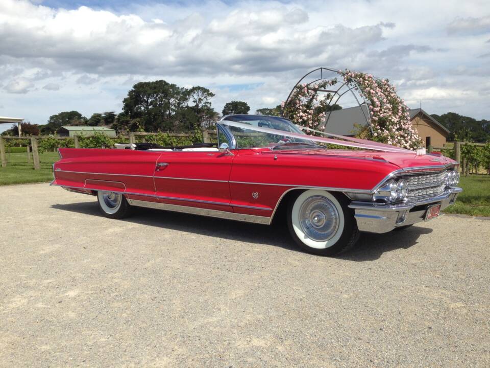 Image 2/9 de Cadillac 62 Convertible (1962)