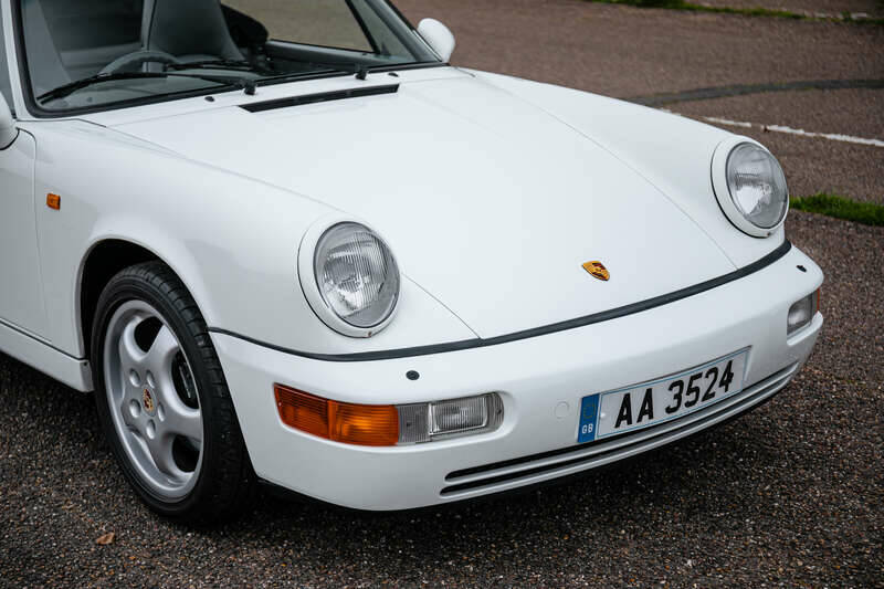 Image 8/38 of Porsche 911 Carrera 4 (1991)