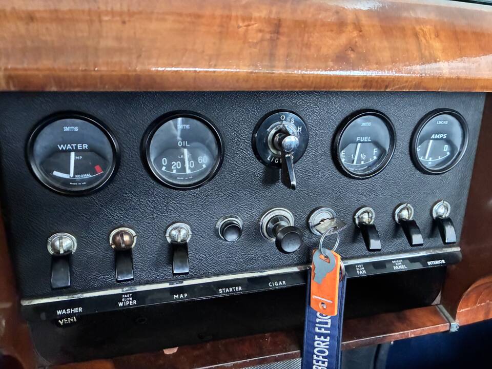 Image 17/38 of Jaguar Mk II 2.4 (1968)