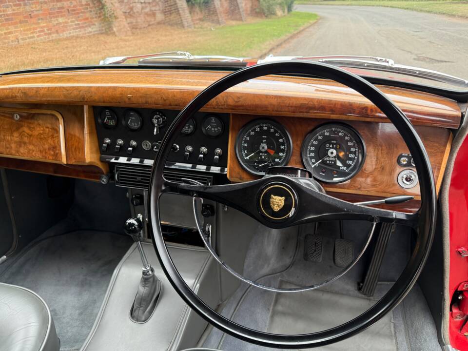 Image 30/36 of Jaguar Mk II 3.8 (1964)