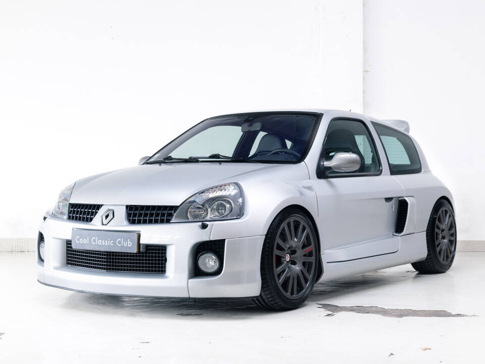 Imagen 1/32 de Renault Clio II V6 (2003)