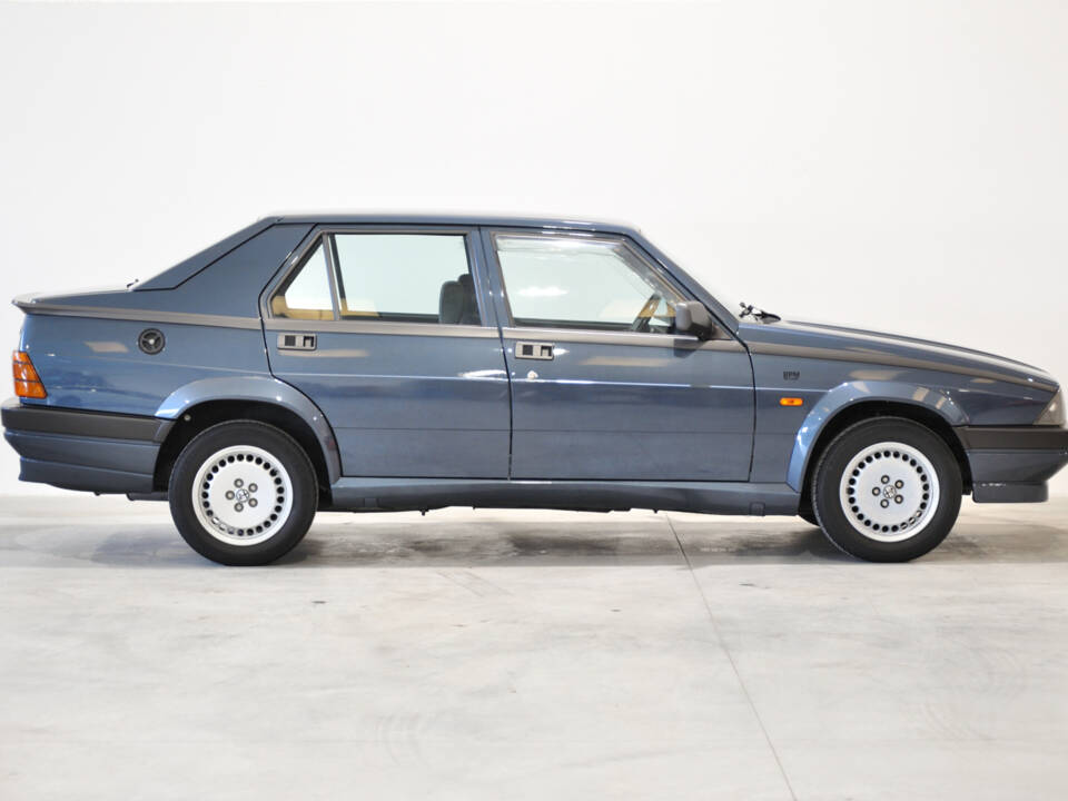 Bild 26/30 von Alfa Romeo 75 2.0 Twin Spark (1988)