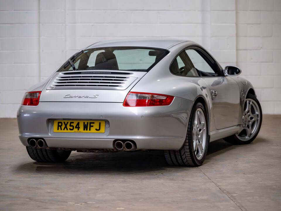 Image 3/8 de Porsche 911 Carrera S (2005)