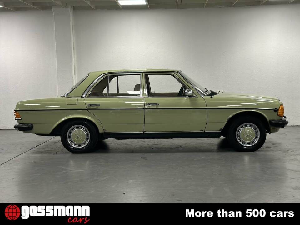 Image 4/15 de Mercedes-Benz 200 D (1978)