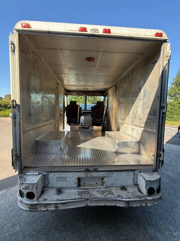 Image 14/18 of Chevrolet Step Van P30 (1979)