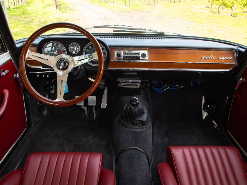 Image 32/50 de Alfa Romeo Giulia Nuova Super 1600 (1968)