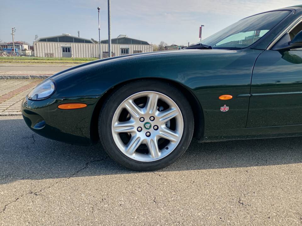 Immagine 11/39 di Jaguar XK8 4.0 (1998)