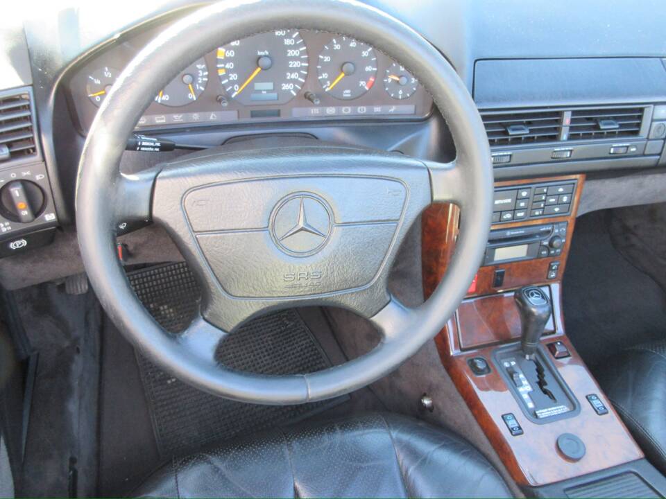 Image 12/39 of Mercedes-Benz SL 320 (1994)
