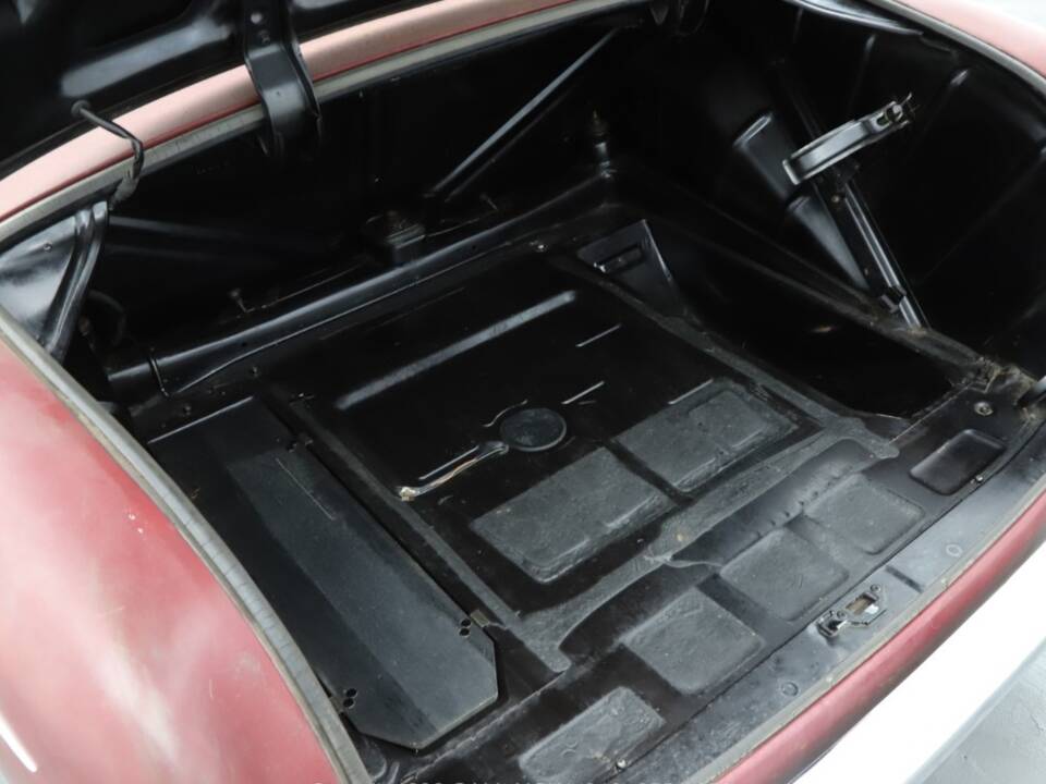 Immagine 28/34 di Mercedes-Benz 220 S (1957)