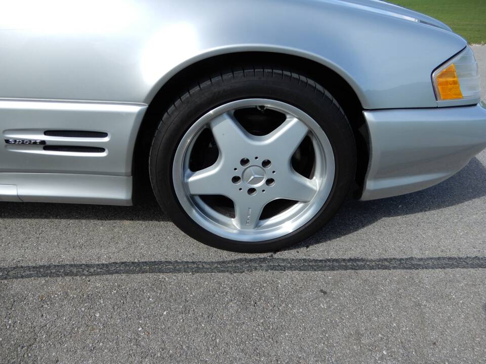 Image 21/25 of Mercedes-Benz SL 500 (2000)