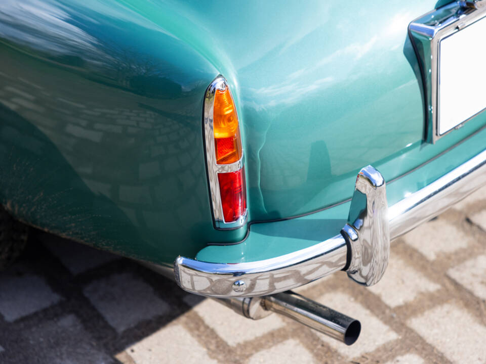 Image 29/50 of Aston Martin DB 2&#x2F;4 Mk III (1958)