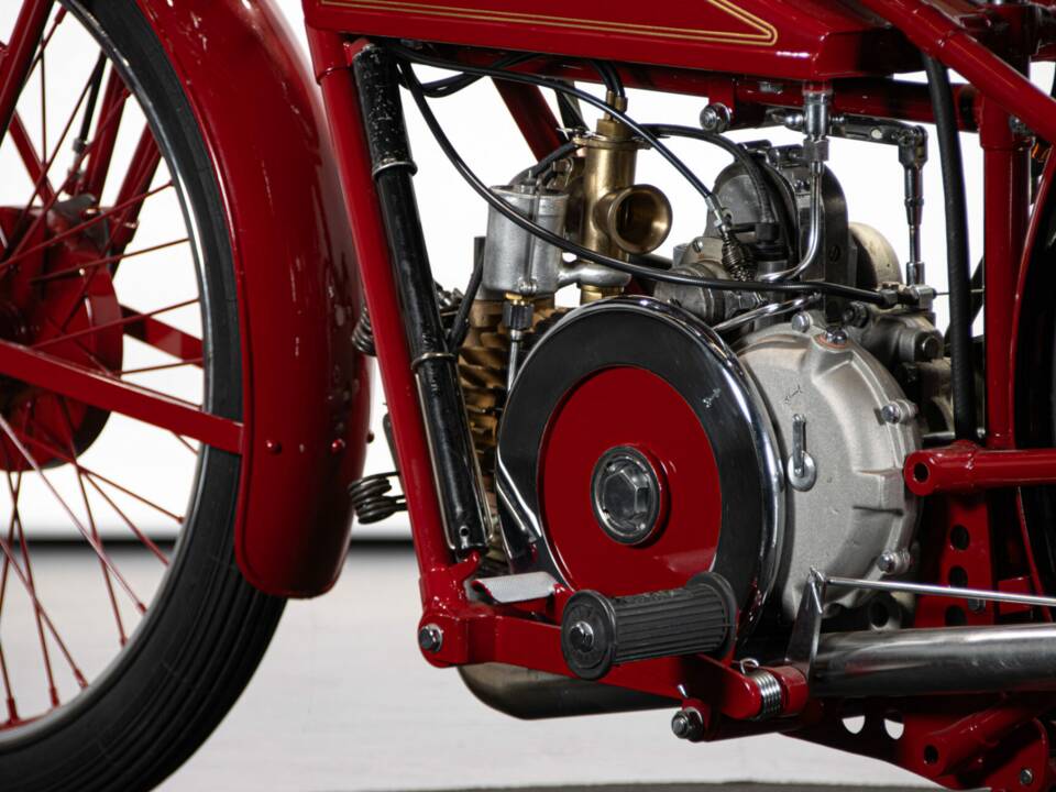 Immagine 16/50 di Moto Guzzi 250 SS (1930)
