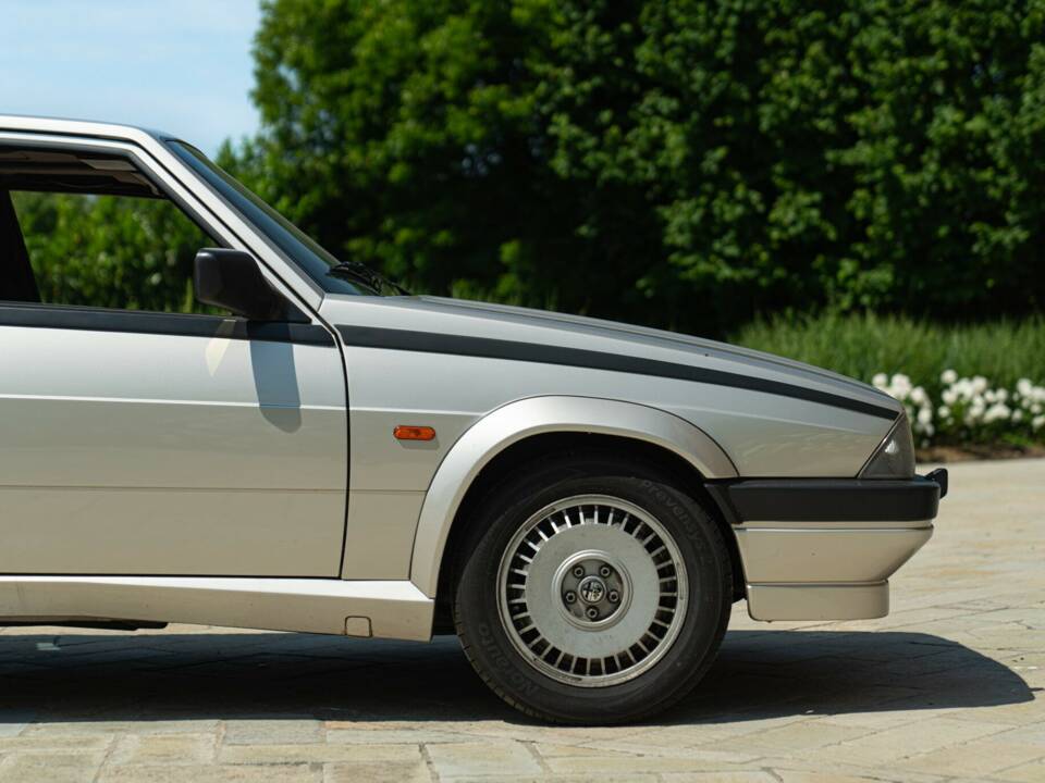 Image 18/50 de Alfa Romeo 75 2.0 Twin Spark (1989)