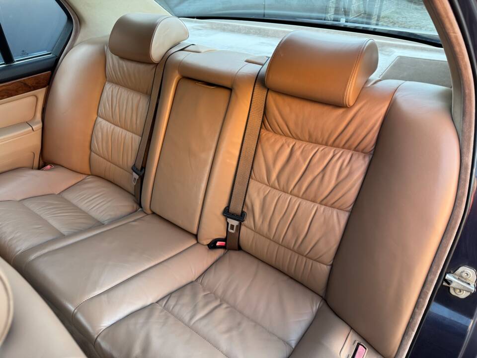 Immagine 20/99 di BMW 735i (1988)