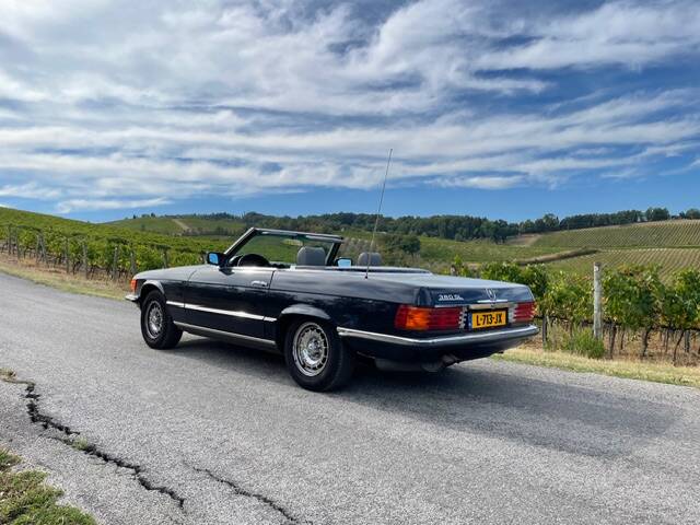 Image 2/7 of Mercedes-Benz 380 SL (1985)