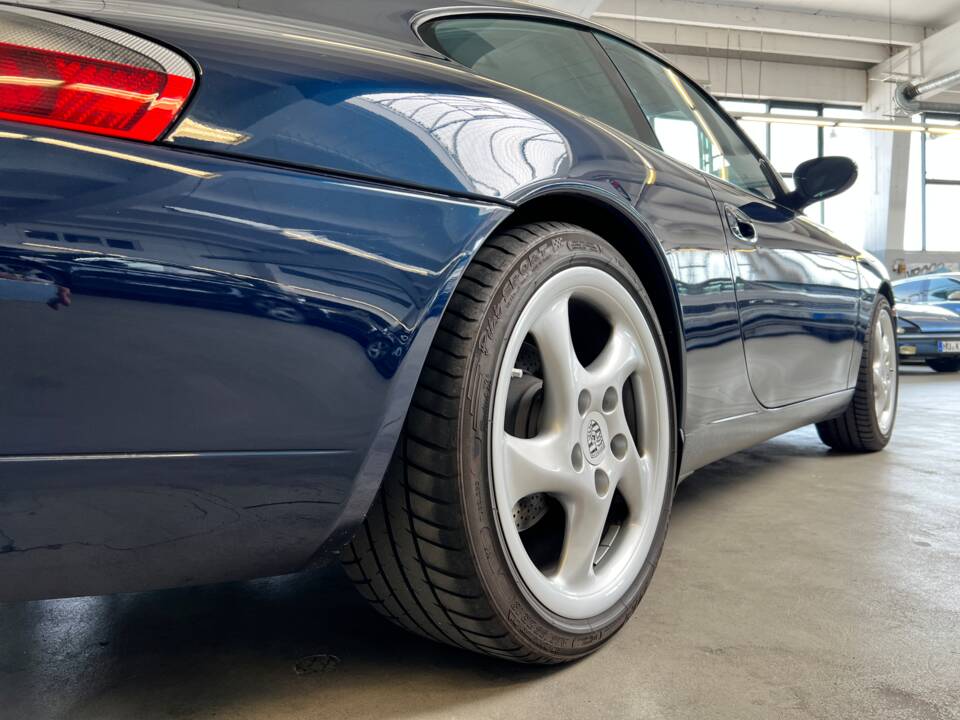 Image 40/44 de Porsche 911 Carrera (2000)