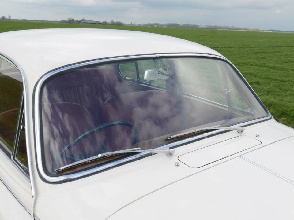 Obraz 35/50 pojazdu Jaguar 240 (1968)