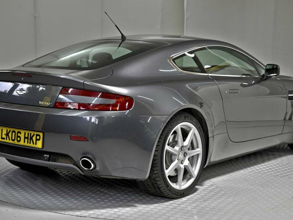 Image 11/50 de Aston Martin V8 Vantage (2006)