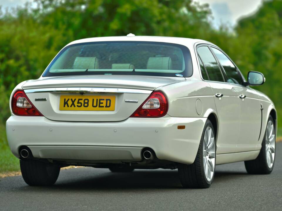 Image 10/50 of Jaguar XJ 8 4.2 (2008)