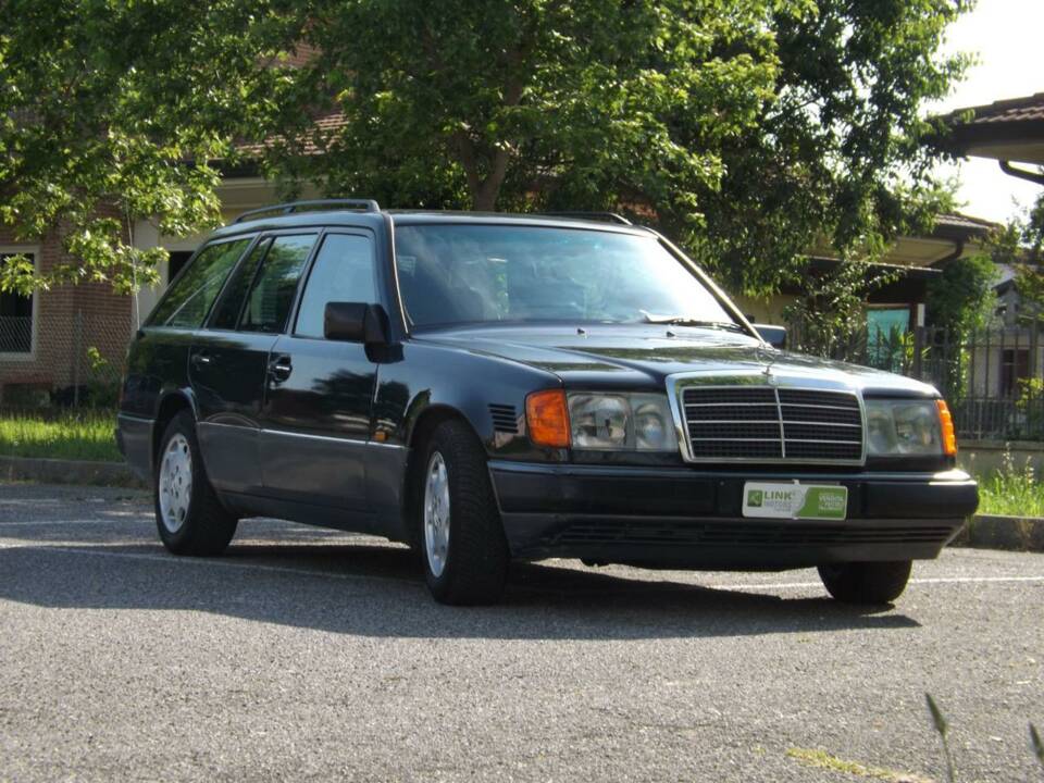 Image 11/50 of Mercedes-Benz 250 TD Turbo (1992)