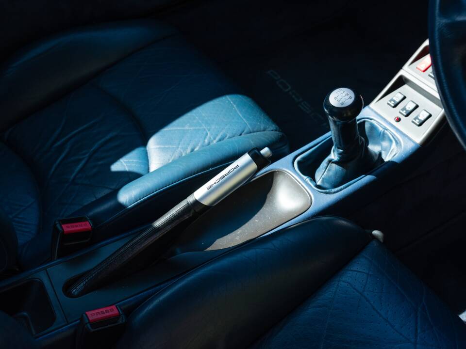 Image 33/52 of Porsche 911 Carrera 4 (1997)