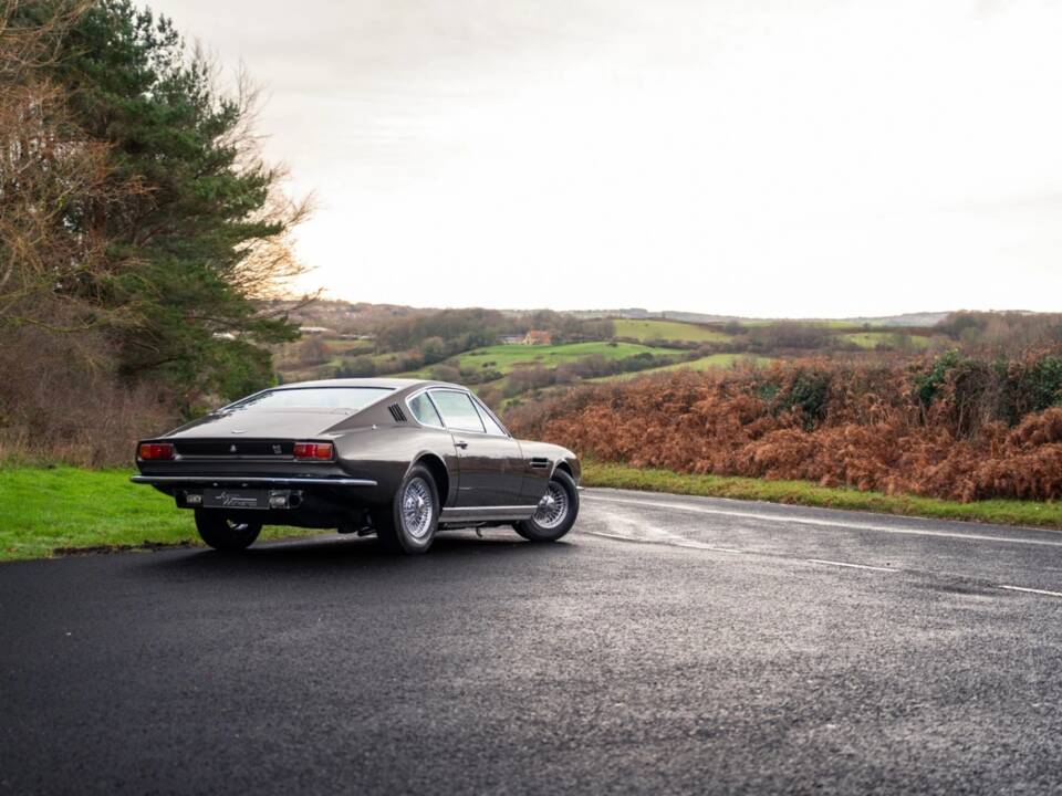 Image 14/63 de Aston Martin DBS (1968)