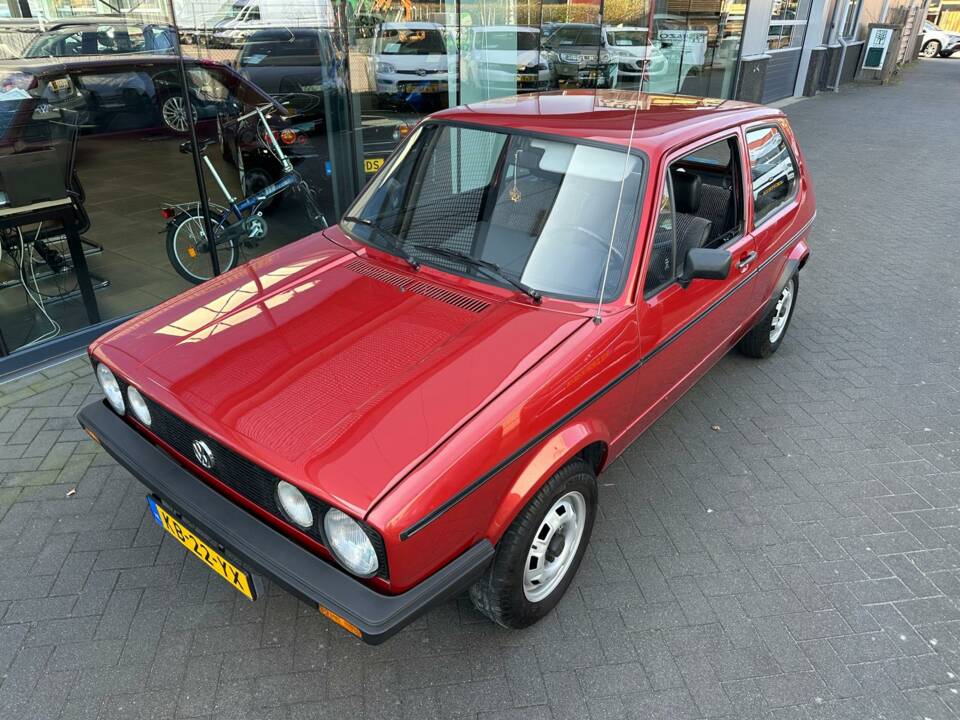 Image 2/6 of Volkswagen Golf Mk I 1.1 (1983)