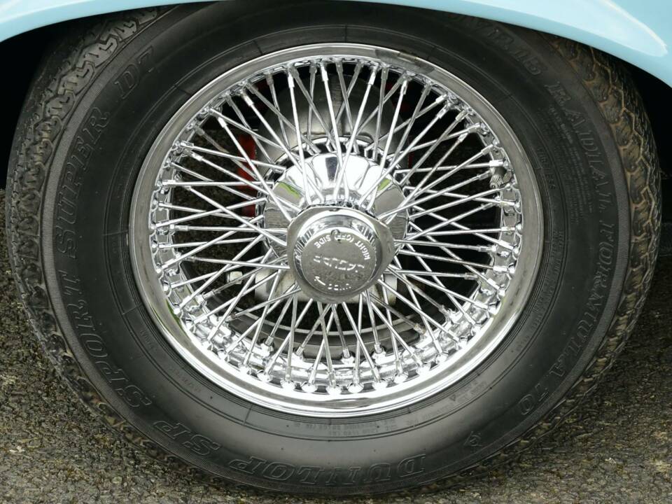 Image 49/50 de Jaguar E-Type V12 (2+2) (1972)