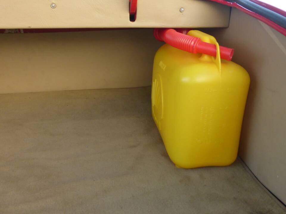 Image 166/174 of Jaguar XK 150 3.4 S OTS (1958)