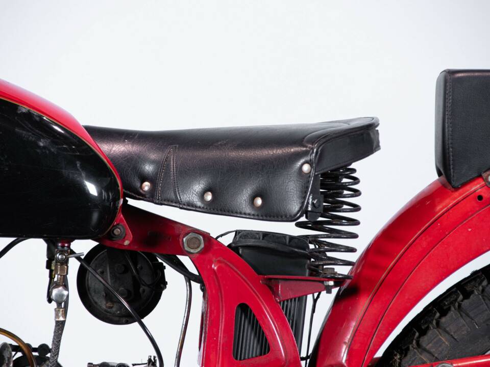 Image 21/50 de Moto Guzzi 250 SS (1950)