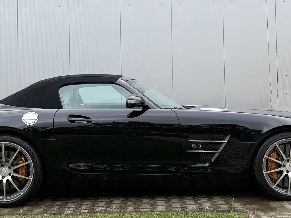 Image 13/28 of Mercedes-Benz SLS AMG Roadster (2012)