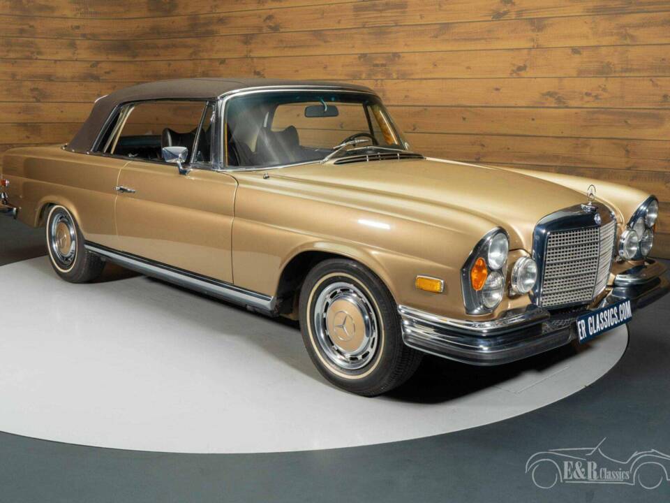 Image 16/19 de Mercedes-Benz 280 SE 3,5 (1971)