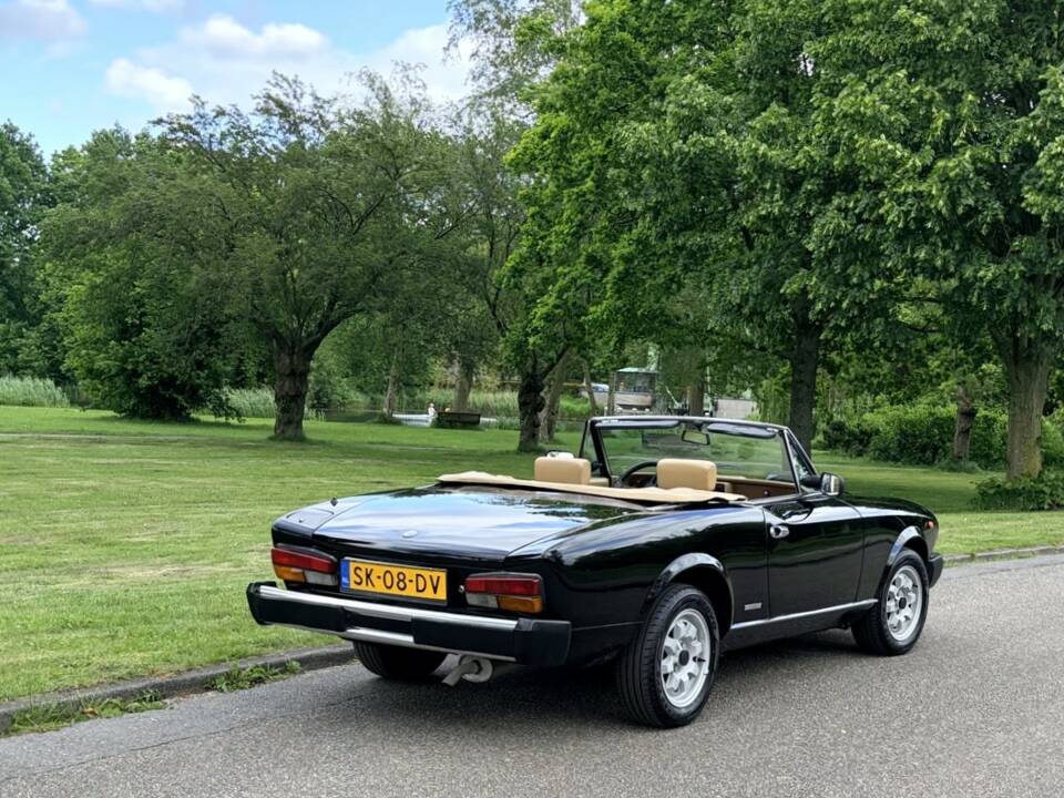 Afbeelding 4/23 van FIAT 124 Pininfarina Spidereuropa (1984)