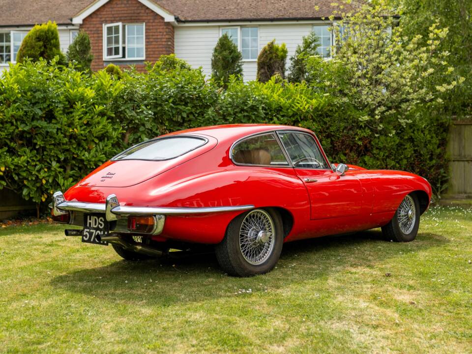 Image 2/20 de Jaguar E-Type (1969)