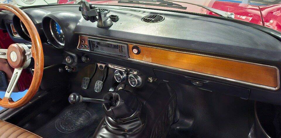 Immagine 18/37 di Alfa Romeo Giulia 1300 GT Junior (1974)