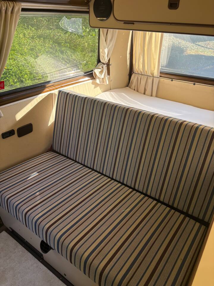 Bild 6/50 von Volkswagen T3 Westfalia Joker 1.6 TD (1982)