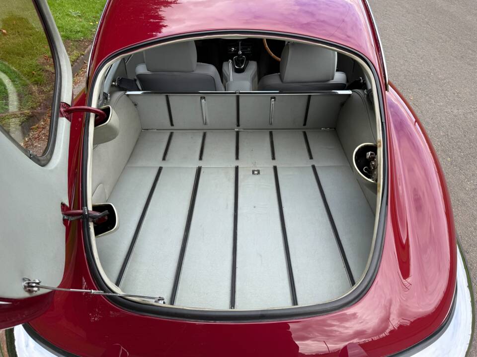 Immagine 13/29 di Jaguar E-Type (1970)