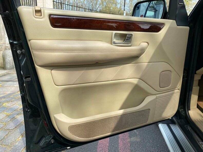 Image 37/50 de Land Rover Range Rover 4.6 Vogue (2001)