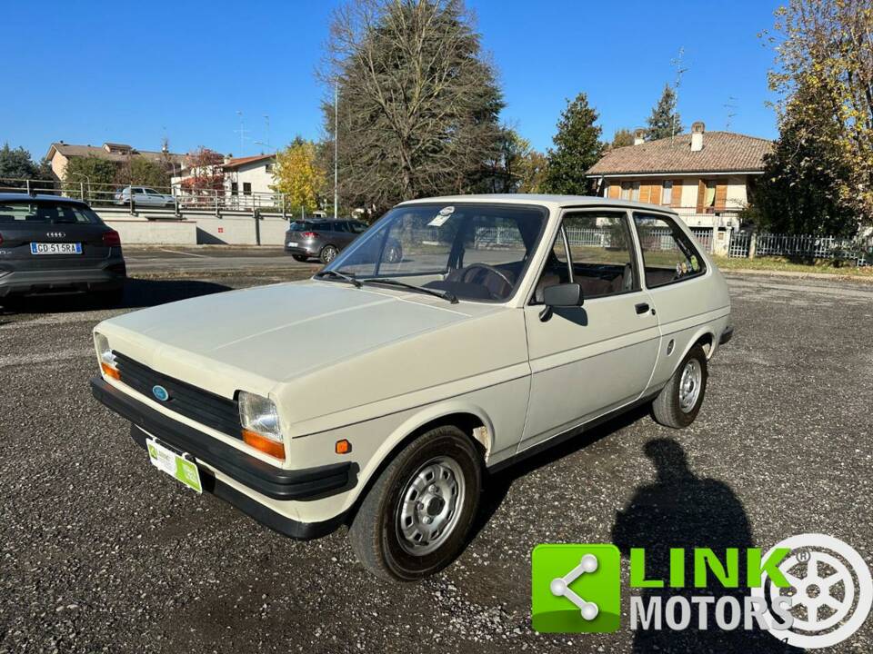 Image 1/10 de Ford Fiesta (1981)