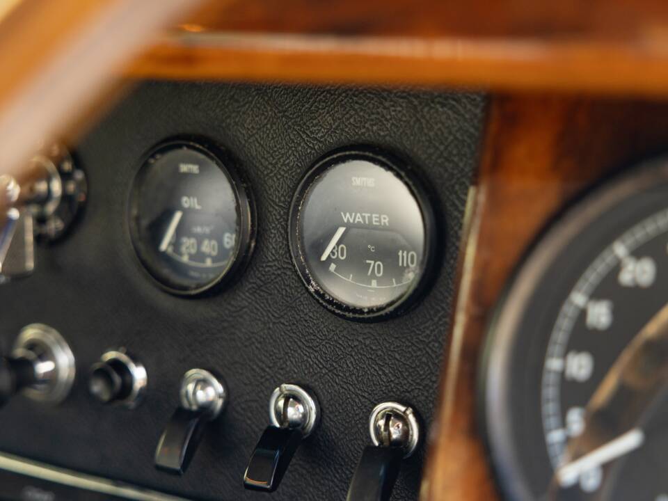 Image 20/50 de Jaguar Mk II 3.8 (1966)