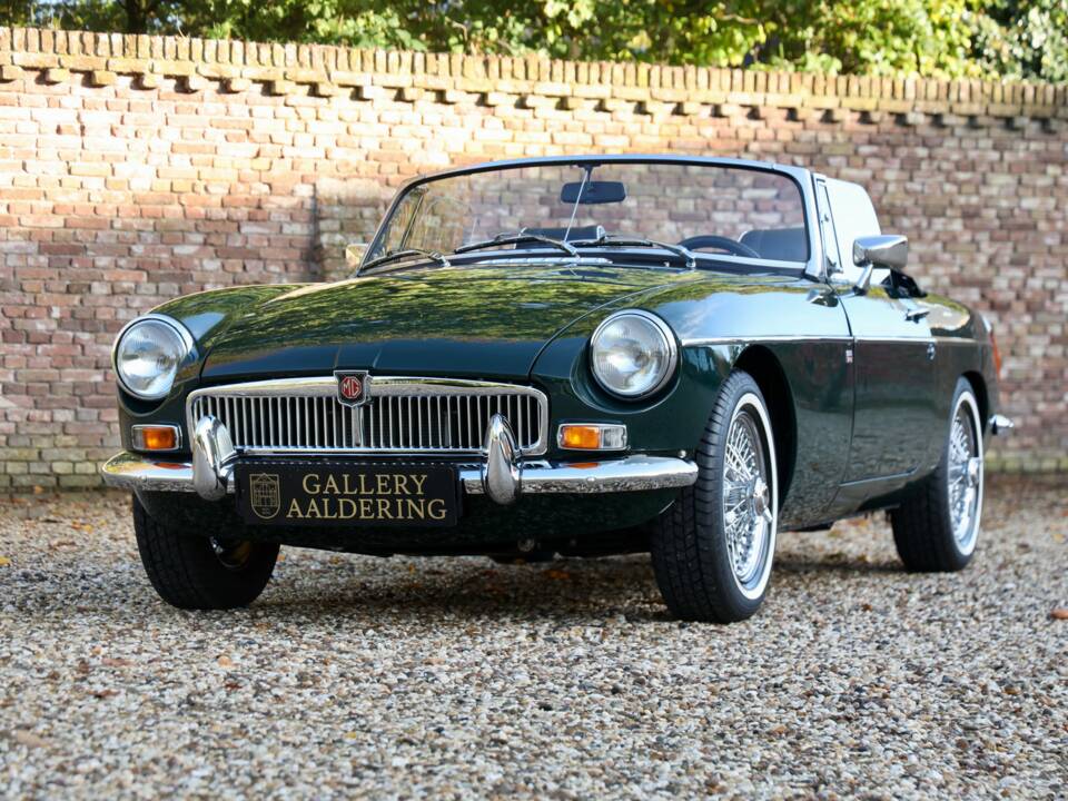 Image 22/50 of MG MGB (1974)