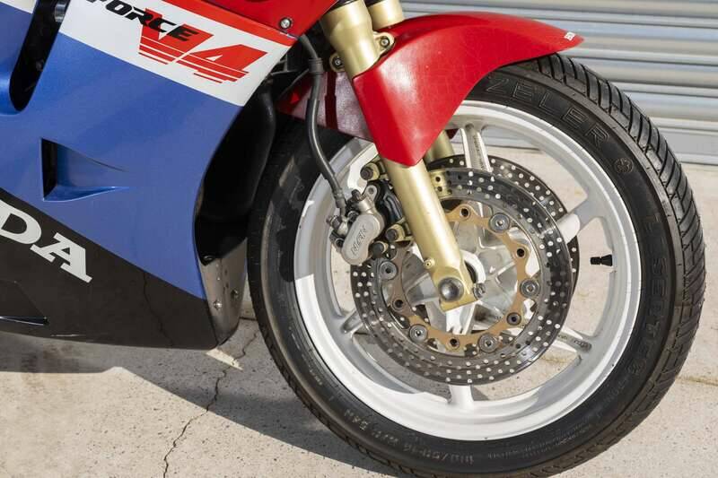 Bild 17/47 von Honda VFR 400 R (1988)