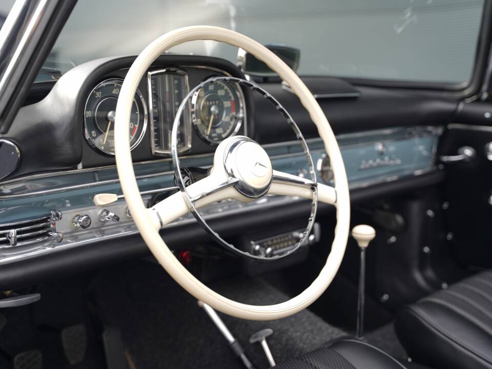 Image 15/43 of Mercedes-Benz 300 SL Roadster (1960)