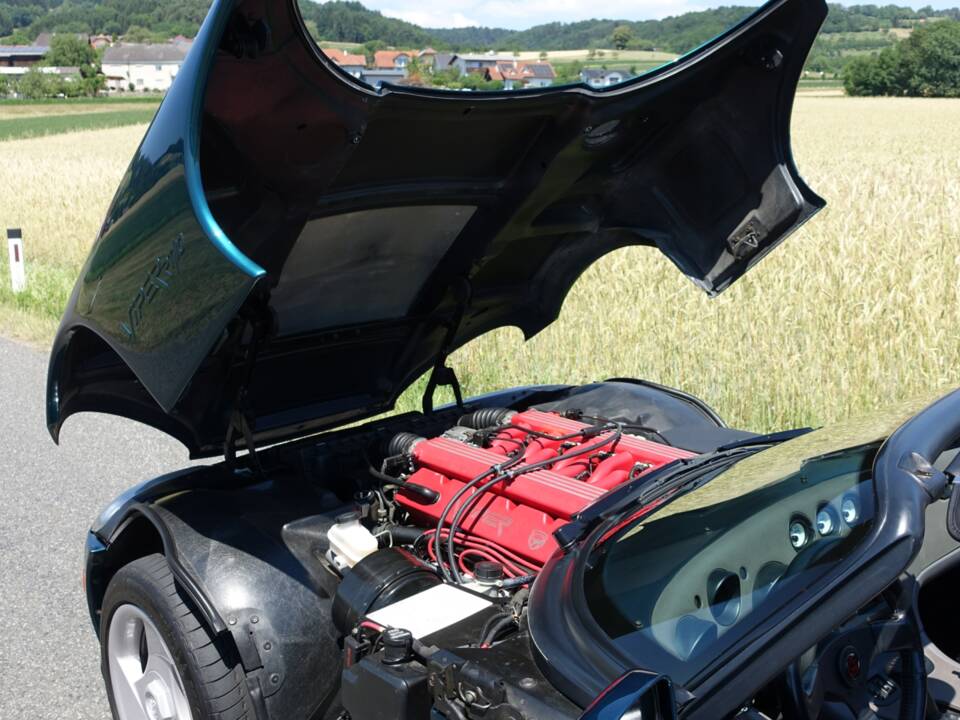 Image 17/35 of Dodge Viper RT/10 (1994)