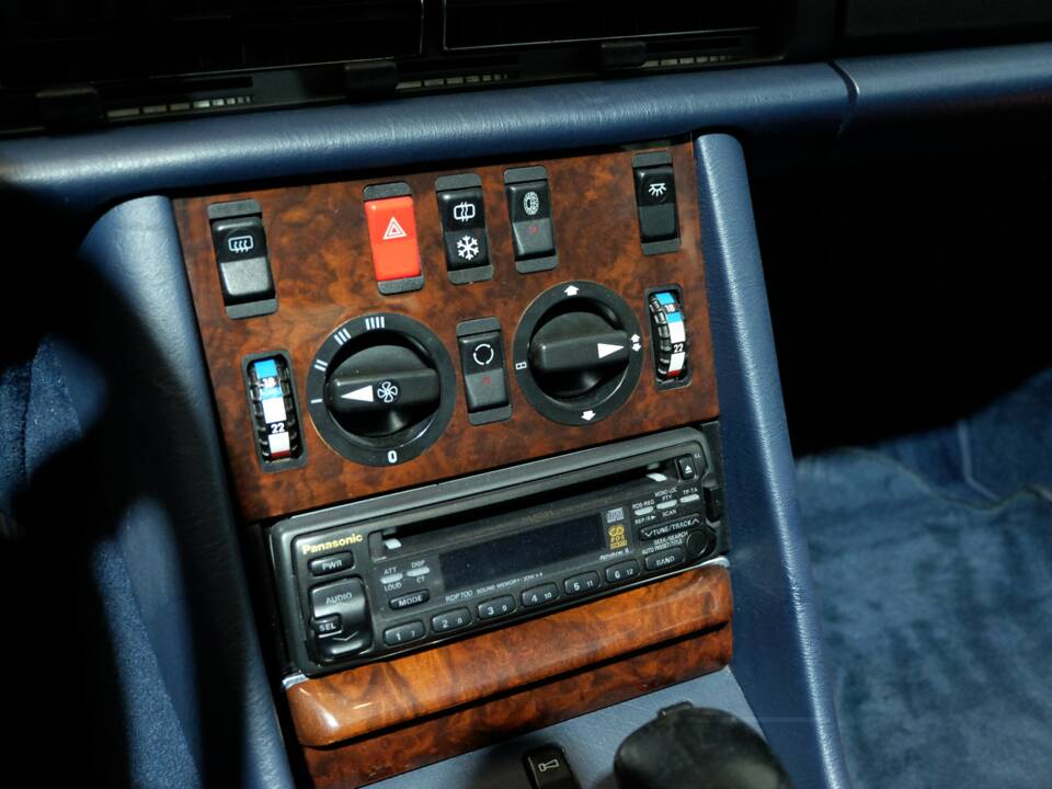 Afbeelding 8/32 van Mercedes-Benz 560 SEL (1990)