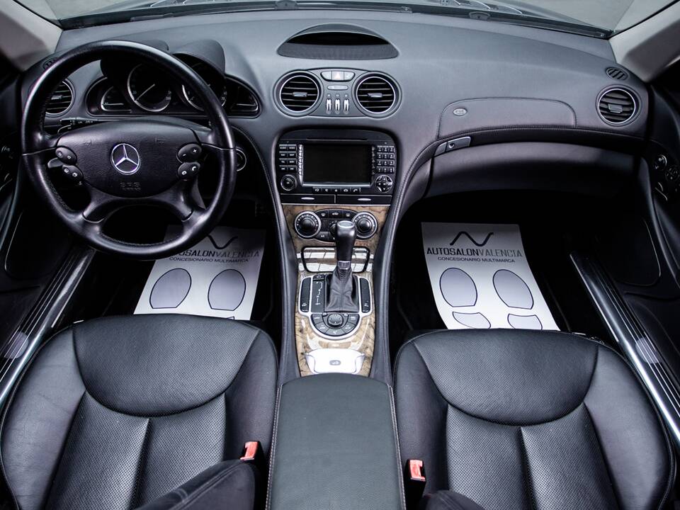 Image 17/36 of Mercedes-Benz SL 500 (2006)