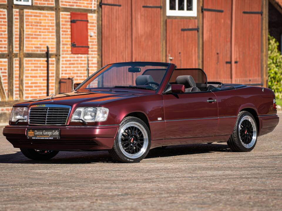 Bild 3/42 von Mercedes-Benz E 200 (1997)